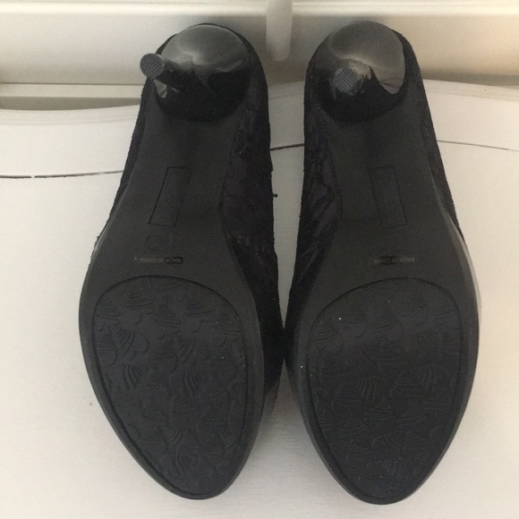 Black Lace Stiletto pump heels - Picture 5 of 5